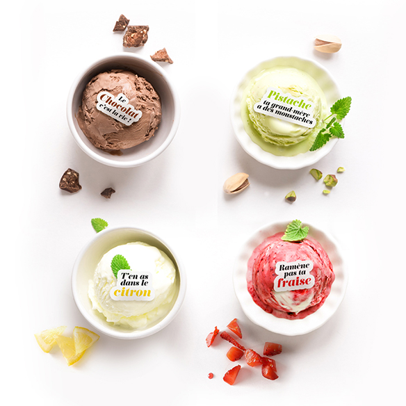 Glace avec communication qui se mange